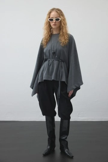 Gri Kemerli Pelerin Bluz - KUAD