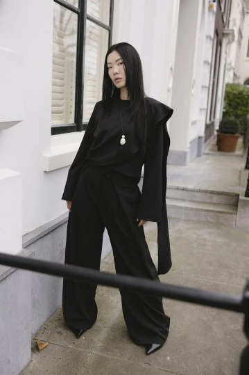 Siyah Drapeli Pelerin Bluz - KUAD